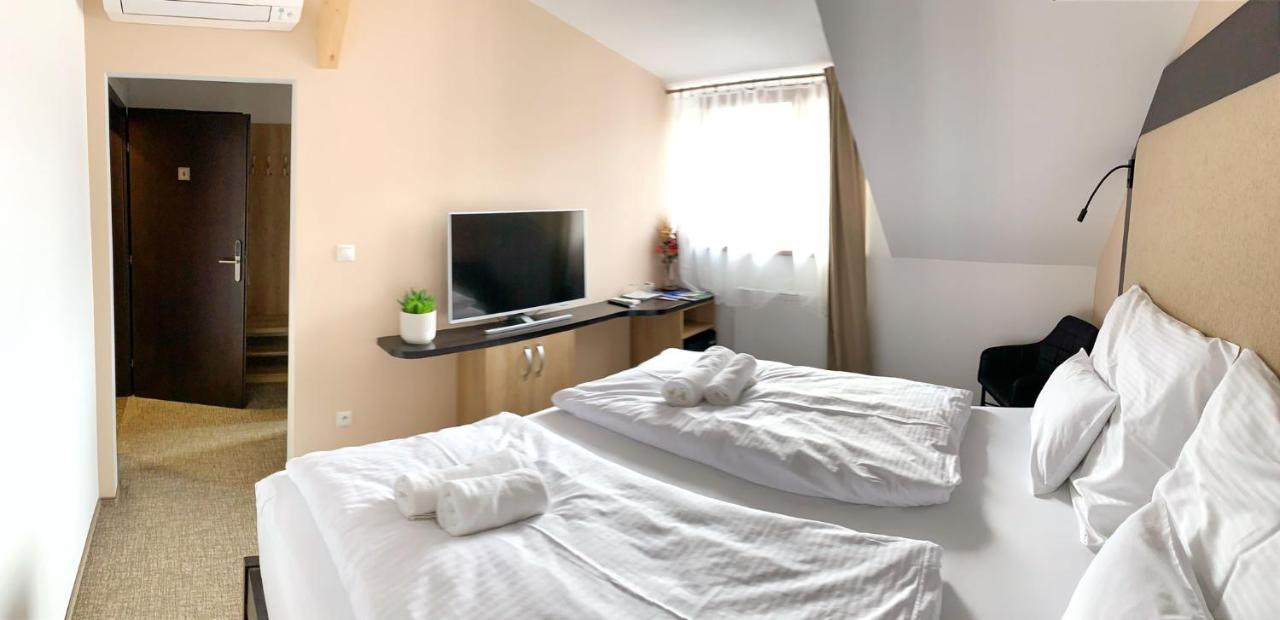 Penzion U Broucka Milevsko Extérieur photo