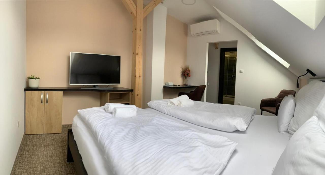 Penzion U Broucka Milevsko Extérieur photo